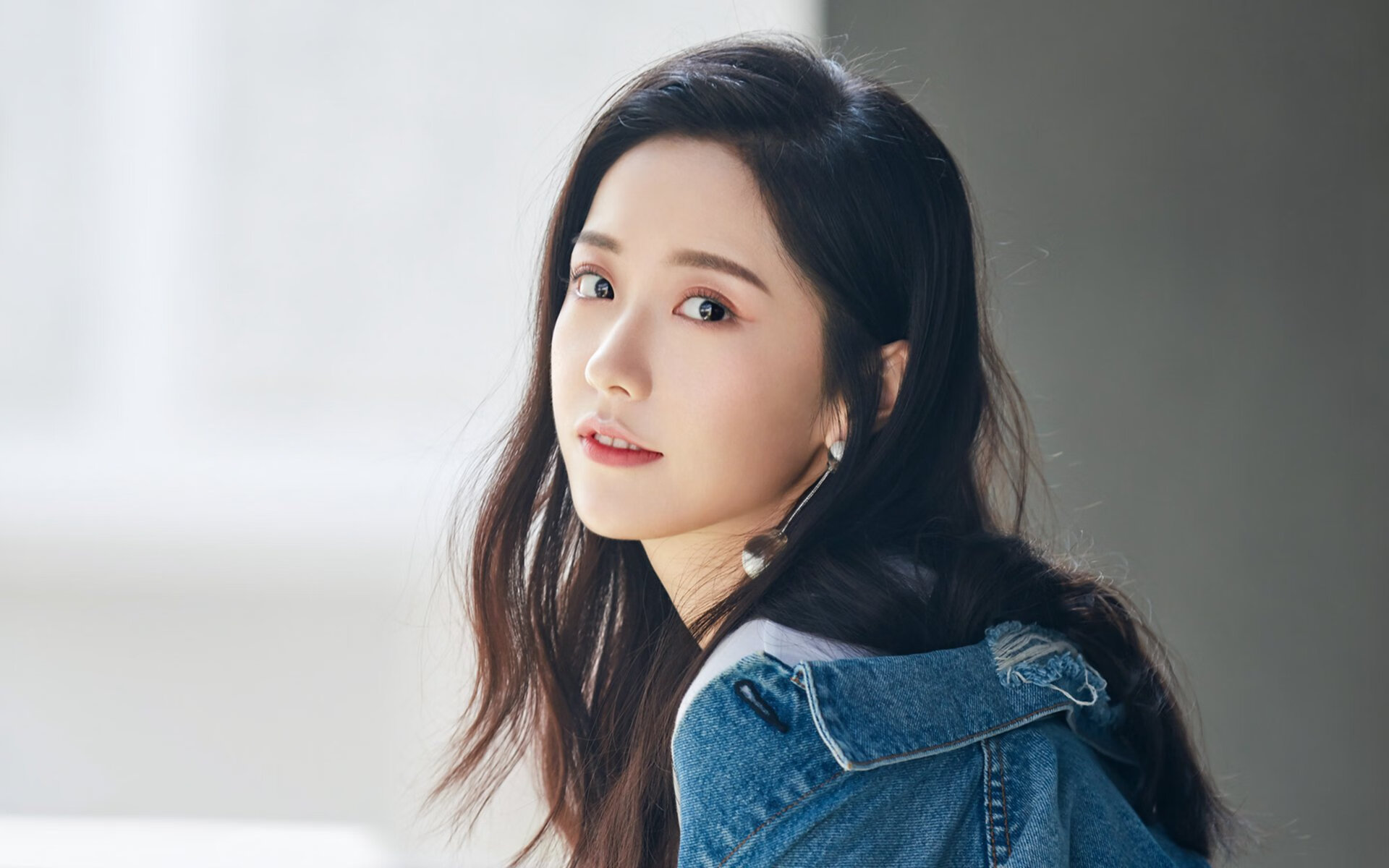 kaiyun中国官方网站-是否应禁止青训球员18岁前海外转会，是否应禁止青训球员18岁前海外转会